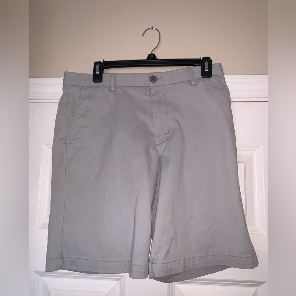 Izod Stretch 30” Waist 9.5 Inseam Casual Shorts